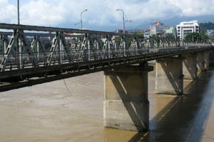 Lào Cai: Nam thanh niên nhảy xuống sông Hồng giữa đêm nghi thất tình Lào Cai: Nam thanh niên nhảy xuống sông Hồng giữa đêm nghi thất tình