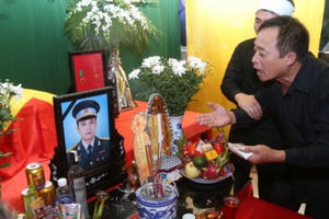 Hà Nam: Rơi nước mắt tiễn đưa người lính phi công về cõi vĩnh hằng