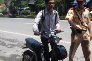 Hà Nội: Lập 24 tổ công tác xử lý vi phạm không đội mũ bảo hiểm