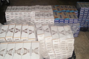 Bình Dương: Xe chở thuốc lá lậu gây tai nạn rồi bỏ chạy