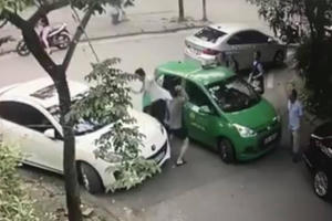 Tài xế taxi bị đánh đột nhiên từ chối giám định thương tích, rút đơn tố cáo