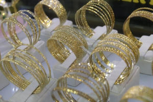 Giá vàng hôm nay 4/5: Vàng SJC tiếp tục giảm mạnh