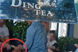 Clip tụ tập đánh bài ăn tiền tại quán trà sữa Ding Tea?