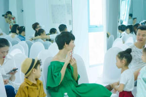 Xuân Lan cùng học trò khai giảng khóa học đầu tiên về đào tạo người mẫu Xuân Lan cùng học trò khai giảng khóa học đầu tiên về đào tạo người mẫu