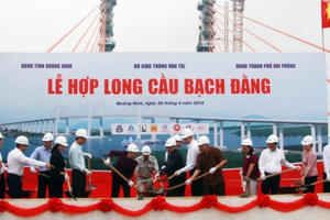 Hợp long Cầu Bạch Đằng
