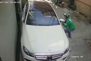 Nam thanh niên mặc đồng phục GrabBike, bẻ trộm gương xe ô tô của ca sĩ Tố My bị xử lý thế nào?