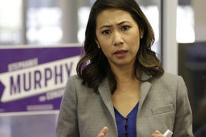 Phụ nữ gốc Việt đầu tiên được bầu vào Hạ viện Mỹ Phụ nữ gốc Việt đầu tiên được bầu vào Hạ viện Mỹ