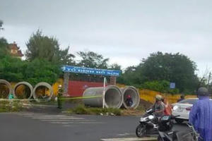 Bàng hoàng phát hiện thi thể người đàn ông chết cháy trong ống cống bên lề đường