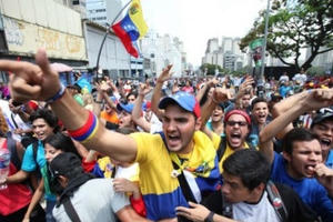 Venezuela hỗn loạn, vì sao?