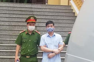 Xét xử vụ nâng điểm thi ở Hòa Bình: Cựu thượng tá công an đưa 500 triệu đồng nhờ nâng điểm