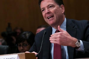 Tiết lộ lý do FBI "giáng đòn mạnh" vào bà Clinton trước giờ G