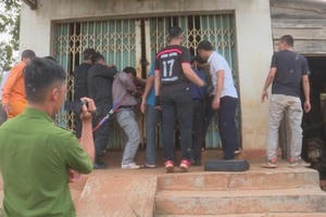 Đắk Lắk: Giải cứu 2 cháu bé bị nhốt nhiều ngày trong nhà