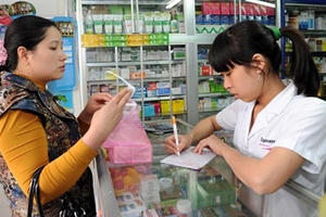 Mua kháng sinh dễ như mua kẹo ở Việt Nam và hệ lụy kinh hoàng