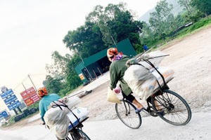 Mặn chát đời muối: Phía sau vị mặn...