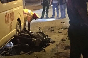 Huế: Va chạm với xe cấp cứu, một người chết thảm