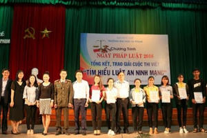 Khắp nơi tưng bừng hưởng ứng Ngày Pháp luật