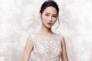 MC Huyền Trang Mù Tạt đẹp cuốn hút trong trang phục ren xuyên thấu MC Huyền Trang Mù Tạt đẹp cuốn hút trong trang phục ren xuyên thấu