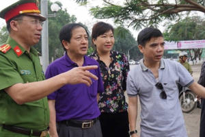 TP Vinh: Ra quân giành lại vỉa hè, không tự tháo dỡ sẽ cưỡng chế