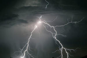 Sơn La: Sét đánh 1 người chết, 2 người bị thương khi đang trồng ngô trên nương