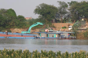 Huyện Khoái Châu cần xử lý nghiêm vi phạm luật đê điều