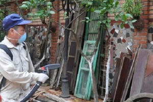 Phun thuốc diệt muỗi, con người có an toàn? Phun thuốc diệt muỗi, con người có an toàn?