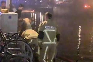 Du khách Anh chết đuối bên dòng kênh Amsterdam vì đi tìm chỗ tiểu