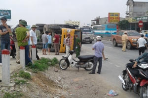 Thanh Hóa: Sau chết người, tàu hỏa lại đâm ô tô "phơi bụng"