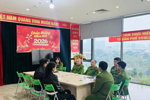 Thủ trưởng Cơ quan Cảnh sát điều tra trực tiếp vận động đối tượng truy nã ra đầu thú