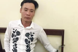 Lực lượng 141 bắt đối tượng mang ma túy đá, phóng nhanh vượt ẩu