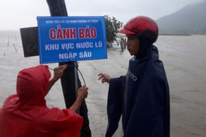 Lũ lên nhanh, hơn 20 vạn học sinh ở Hà Tĩnh nghỉ học