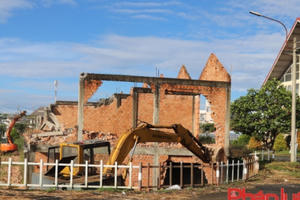 Cưỡng chế, phá dỡ công trình sai phạm tại chợ trung tâm Bảo Lộc