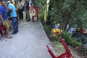 Truy tìm ô tô “điên” đâm vào đám tang khiến 8 người bị thương rồi bỏ trốn