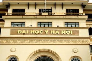 Lãnh đạo trường Đại học Y Hà Nội bị tố gạ tình một cô gái