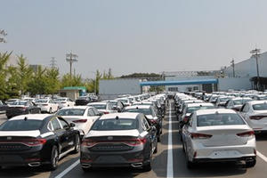 Ô tô giảm giá cả trăm triệu đồng vẫn không "đắt hàng"