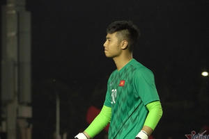 Tuổi thơ xếp dép làm cầu môn, quấn lá chuối làm bóng của Văn Toản