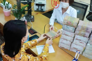 Thưởng Tết 2022: Nhân viên ngân hàng trên 100 triệu đồng Thưởng Tết 2022: Nhân viên ngân hàng trên 100 triệu đồng