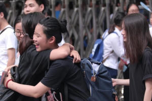 Chùm ảnh: Các thí sinh trong ngày làm thủ tục trước kỳ thi