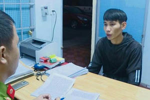 Bắt đối tượng dùng dao đâm 2 cán bộ công an ở Đắk Lắk Bắt đối tượng dùng dao đâm 2 cán bộ công an ở Đắk Lắk