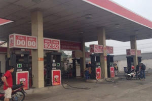 TP HCM: Cây xăng “chui” ngang nhiên hoạt động đùa giỡn tính mạng người dân?