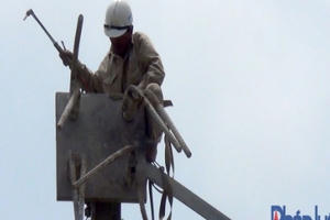 Vụ cột điện 500Kv đổ gục: Bu lông thiết kế sai (!?)