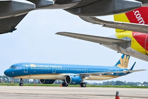 'Việt Nam nên nới quy định cách ly khi mở lại đường bay quốc tế'