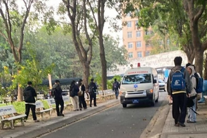 Nam sinh tử vong trong khuôn viên trường đại học sau tiếng động lớn
