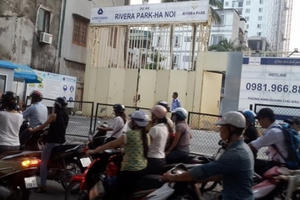 Địa ốc Plus/24h: Thu hồi 13 ki-ốt xây trái phép tại chợ Kim, Đông Anh