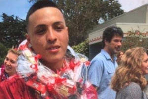 Cảnh sát California bắn chết thanh niên 22 tuổi đang quỳ gối