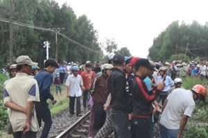 Bình Định: Tai nạn đặc biệt nghiêm trọng, tàu hỏa va chạm với ô tô, 6 người thương vong