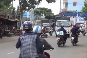 TP HCM: Phóng nhanh gây tai nạn, 2 người nhập viện