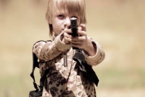 IS ép bé trai 10 tuổi hành quyết con tin