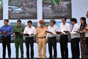 Ủy ban ATGT Quốc gia phát động chiến dịch “Chuyến xe văn minh“