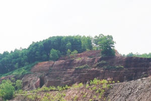 Sống trên lòng đất vàng vẫn "vùng vẫy" thoát nghèo