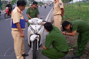 Xe tay ga trượt như bay trên đường, cô gái trẻ tử vong